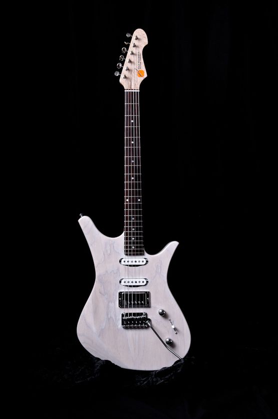 Gitarre, Service, Zubehör, Servicewerkstatt, Werkstatt, Sonderanfertigung, Sonderangebote, Saiten, Gitarrensaiten, Korpus, Steg, Arbeit, Kreativität, kreativ, Musik, Musikzubehör, Hals, Halsbrüche, Neudundierung, Bünde, Pick Ups, Mechanikn, Teillackierung, Lackierung, Griffbrett, Holzarbeiten, Label, Guitar, Flensburg, Mansfeld, Center, Guitar-Center