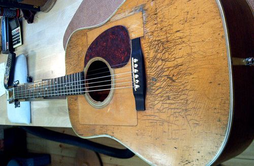 Gitarre, Service, Zubehör, Servicewerkstatt, Werkstatt, Sonderanfertigung, Sonderangebote, Saiten, Gitarrensaiten, Korpus, Steg, Arbeit, Kreativität, kreativ, Musik, Musikzubehör, Hals, Halsbrüche, Neudundierung, Bünde, Pick Ups, Mechanikn, Teillackierung, Lackierung, Griffbrett, Holzarbeiten, Label, Guitar, Flensburg, Mansfeld, Center, Guitar-Center
