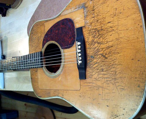 Gitarre, Service, Zubehör, Servicewerkstatt, Werkstatt, Sonderanfertigung, Sonderangebote, Saiten, Gitarrensaiten, Korpus, Steg, Arbeit, Kreativität, kreativ, Musik, Musikzubehör, Hals, Halsbrüche, Neudundierung, Bünde, Pick Ups, Mechanikn, Teillackierung, Lackierung, Griffbrett, Holzarbeiten, Label, Guitar, Flensburg, Mansfeld, Center, Guitar-Center