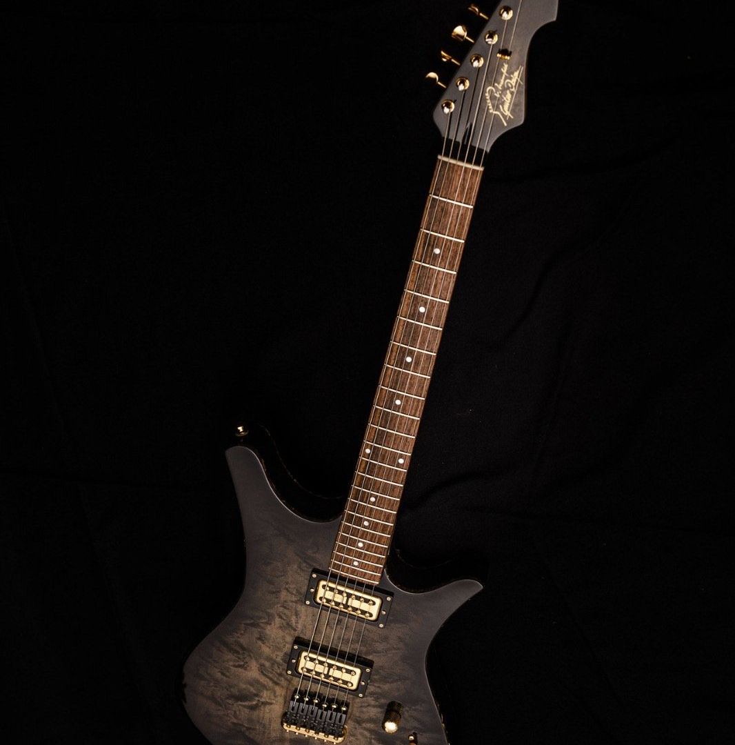 Gitarre, Service, Zubehör, Servicewerkstatt, Werkstatt, Sonderanfertigung, Sonderangebote, Saiten, Gitarrensaiten, Korpus, Steg, Arbeit, Kreativität, kreativ, Musik, Musikzubehör, Hals, Halsbrüche, Neudundierung, Bünde, Pick Ups, Mechanikn, Teillackierung, Lackierung, Griffbrett, Holzarbeiten, Label, Guitar, Flensburg, Mansfeld, Center, Guitar-Center