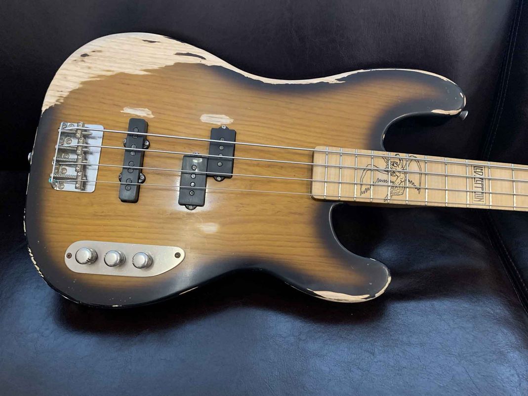 Gitarre, Service, Zubehör, Servicewerkstatt, Werkstatt, Sonderanfertigung, Sonderangebote, Saiten, Gitarrensaiten, Korpus, Steg, Arbeit, Kreativität, kreativ, Musik, Musikzubehör, Hals, Halsbrüche, Neudundierung, Bünde, Pick Ups, Mechanikn, Teillackierung, Lackierung, Griffbrett, Holzarbeiten, Label, Guitar, Flensburg, Mansfeld, Center, Guitar-Center