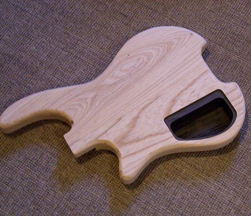 Gitarre, Service, Zubehör, Servicewerkstatt, Werkstatt, Sonderanfertigung, Sonderangebote, Saiten, Gitarrensaiten, Korpus, Steg, Arbeit, Kreativität, kreativ, Musik, Musikzubehör, Hals, Halsbrüche, Neudundierung, Bünde, Pick Ups, Mechanikn, Teillackierung, Lackierung, Griffbrett, Holzarbeiten, Label, Guitar, Flensburg, Mansfeld, Center, Guitar-Center