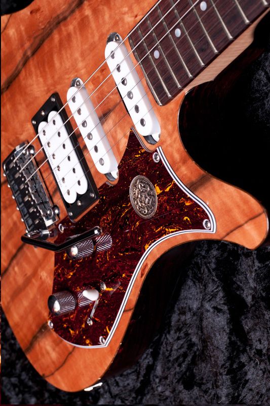 Gitarre, Service, Zubehör, Servicewerkstatt, Werkstatt, Sonderanfertigung, Sonderangebote, Saiten, Gitarrensaiten, Korpus, Steg, Arbeit, Kreativität, kreativ, Musik, Musikzubehör, Hals, Halsbrüche, Neudundierung, Bünde, Pick Ups, Mechanikn, Teillackierung, Lackierung, Griffbrett, Holzarbeiten, Label, Guitar, Flensburg, Mansfeld, Center, Guitar-Center