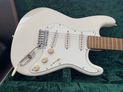 Gitarre, Service, Zubehör, Servicewerkstatt, Werkstatt, Sonderanfertigung, Sonderangebote, Saiten, Gitarrensaiten, Korpus, Steg, Arbeit, Kreativität, kreativ, Musik, Musikzubehör, Hals, Halsbrüche, Neudundierung, Bünde, Pick Ups, Mechanikn, Teillackierung, Lackierung, Griffbrett, Holzarbeiten, Label, Guitar, Flensburg, Mansfeld, Center, Guitar-Center
