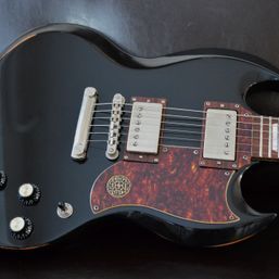 Gitarre, Service, Zubehör, Servicewerkstatt, Werkstatt, Sonderanfertigung, Sonderangebote, Saiten, Gitarrensaiten, Korpus, Steg, Arbeit, Kreativität, kreativ, Musik, Musikzubehör, Hals, Halsbrüche, Neudundierung, Bünde, Pick Ups, Mechanikn, Teillackierung, Lackierung, Griffbrett, Holzarbeiten, Label, Guitar, Flensburg, Mansfeld, Center, Guitar-Center