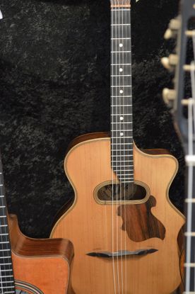 Gitarre, Service, Zubehör, Servicewerkstatt, Werkstatt, Sonderanfertigung, Sonderangebote, Saiten, Gitarrensaiten, Korpus, Steg, Arbeit, Kreativität, kreativ, Musik, Musikzubehör, Hals, Halsbrüche, Neudundierung, Bünde, Pick Ups, Mechanikn, Teillackierung, Lackierung, Griffbrett, Holzarbeiten, Label, Guitar, Flensburg, Mansfeld, Center, Guitar-Center