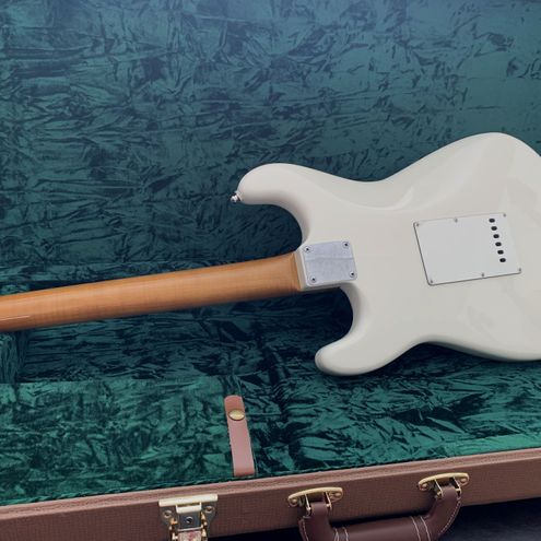 Gitarre, Service, Zubehör, Servicewerkstatt, Werkstatt, Sonderanfertigung, Sonderangebote, Saiten, Gitarrensaiten, Korpus, Steg, Arbeit, Kreativität, kreativ, Musik, Musikzubehör, Hals, Halsbrüche, Neudundierung, Bünde, Pick Ups, Mechanikn, Teillackierung, Lackierung, Griffbrett, Holzarbeiten, Label, Guitar, Flensburg, Mansfeld, Center, Guitar-Center