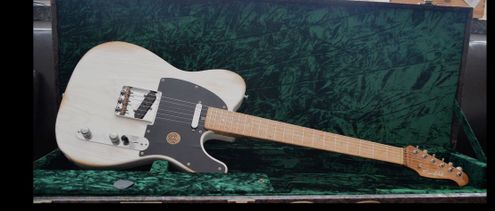 Gitarre, Service, Zubehör, Servicewerkstatt, Werkstatt, Sonderanfertigung, Sonderangebote, Saiten, Gitarrensaiten, Korpus, Steg, Arbeit, Kreativität, kreativ, Musik, Musikzubehör, Hals, Halsbrüche, Neudundierung, Bünde, Pick Ups, Mechanikn, Teillackierung, Lackierung, Griffbrett, Holzarbeiten, Label, Guitar, Flensburg, Mansfeld, Center, Guitar-Center