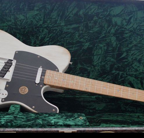 Gitarre, Service, Zubehör, Servicewerkstatt, Werkstatt, Sonderanfertigung, Sonderangebote, Saiten, Gitarrensaiten, Korpus, Steg, Arbeit, Kreativität, kreativ, Musik, Musikzubehör, Hals, Halsbrüche, Neudundierung, Bünde, Pick Ups, Mechanikn, Teillackierung, Lackierung, Griffbrett, Holzarbeiten, Label, Guitar, Flensburg, Mansfeld, Center, Guitar-Center