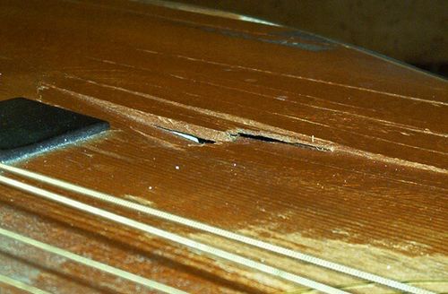 Gitarre, Service, Zubehör, Servicewerkstatt, Werkstatt, Sonderanfertigung, Sonderangebote, Saiten, Gitarrensaiten, Korpus, Steg, Arbeit, Kreativität, kreativ, Musik, Musikzubehör, Hals, Halsbrüche, Neudundierung, Bünde, Pick Ups, Mechanikn, Teillackierung, Lackierung, Griffbrett, Holzarbeiten, Label, Guitar, Flensburg, Mansfeld, Center, Guitar-Center