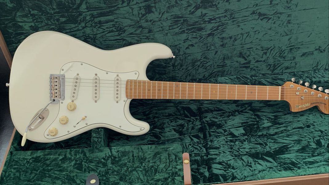 Gitarre, Service, Zubehör, Servicewerkstatt, Werkstatt, Sonderanfertigung, Sonderangebote, Saiten, Gitarrensaiten, Korpus, Steg, Arbeit, Kreativität, kreativ, Musik, Musikzubehör, Hals, Halsbrüche, Neudundierung, Bünde, Pick Ups, Mechanikn, Teillackierung, Lackierung, Griffbrett, Holzarbeiten, Label, Guitar, Flensburg, Mansfeld, Center, Guitar-Center