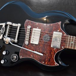 Gitarre, Service, Zubehör, Servicewerkstatt, Werkstatt, Sonderanfertigung, Sonderangebote, Saiten, Gitarrensaiten, Korpus, Steg, Arbeit, Kreativität, kreativ, Musik, Musikzubehör, Hals, Halsbrüche, Neudundierung, Bünde, Pick Ups, Mechanikn, Teillackierung, Lackierung, Griffbrett, Holzarbeiten, Label, Guitar, Flensburg, Mansfeld, Center, Guitar-Center