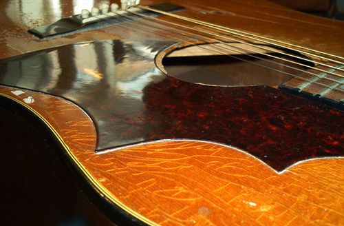 Gitarre, Service, Zubehör, Servicewerkstatt, Werkstatt, Sonderanfertigung, Sonderangebote, Saiten, Gitarrensaiten, Korpus, Steg, Arbeit, Kreativität, kreativ, Musik, Musikzubehör, Hals, Halsbrüche, Neudundierung, Bünde, Pick Ups, Mechanikn, Teillackierung, Lackierung, Griffbrett, Holzarbeiten, Label, Guitar, Flensburg, Mansfeld, Center, Guitar-Center