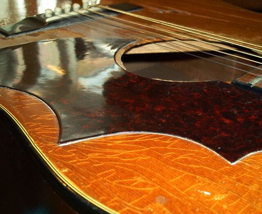 Gitarre, Service, Zubehör, Servicewerkstatt, Werkstatt, Sonderanfertigung, Sonderangebote, Saiten, Gitarrensaiten, Korpus, Steg, Arbeit, Kreativität, kreativ, Musik, Musikzubehör, Hals, Halsbrüche, Neudundierung, Bünde, Pick Ups, Mechanikn, Teillackierung, Lackierung, Griffbrett, Holzarbeiten, Label, Guitar, Flensburg, Mansfeld, Center, Guitar-Center