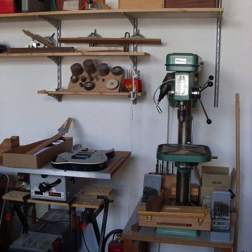 Gitarre, Service, Zubehör, Servicewerkstatt, Werkstatt, Sonderanfertigung, Sonderangebote, Saiten, Gitarrensaiten, Korpus, Steg, Arbeit, Kreativität, kreativ, Musik, Musikzubehör, Hals, Halsbrüche, Neudundierung, Bünde, Pick Ups, Mechanikn, Teillackierung, Lackierung, Griffbrett, Holzarbeiten, Label, Guitar, Flensburg, Mansfeld, Center, Guitar-Center