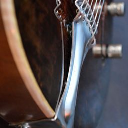 Gitarre, Service, Zubehör, Servicewerkstatt, Werkstatt, Sonderanfertigung, Sonderangebote, Saiten, Gitarrensaiten, Korpus, Steg, Arbeit, Kreativität, kreativ, Musik, Musikzubehör, Hals, Halsbrüche, Neudundierung, Bünde, Pick Ups, Mechanikn, Teillackierung, Lackierung, Griffbrett, Holzarbeiten, Label, Guitar, Flensburg, Mansfeld, Center, Guitar-Center
