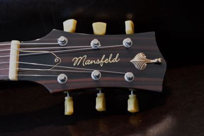 Gitarre, Service, Zubehör, Servicewerkstatt, Werkstatt, Sonderanfertigung, Sonderangebote, Saiten, Gitarrensaiten, Korpus, Steg, Arbeit, Kreativität, kreativ, Musik, Musikzubehör, Hals, Halsbrüche, Neudundierung, Bünde, Pick Ups, Mechanikn, Teillackierung, Lackierung, Griffbrett, Holzarbeiten, Label, Guitar, Flensburg, Mansfeld, Center, Guitar-Center