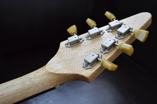 Gitarre, Service, Zubehör, Servicewerkstatt, Werkstatt, Sonderanfertigung, Sonderangebote, Saiten, Gitarrensaiten, Korpus, Steg, Arbeit, Kreativität, kreativ, Musik, Musikzubehör, Hals, Halsbrüche, Neudundierung, Bünde, Pick Ups, Mechanikn, Teillackierung, Lackierung, Griffbrett, Holzarbeiten, Label, Guitar, Flensburg, Mansfeld, Center, Guitar-Center
