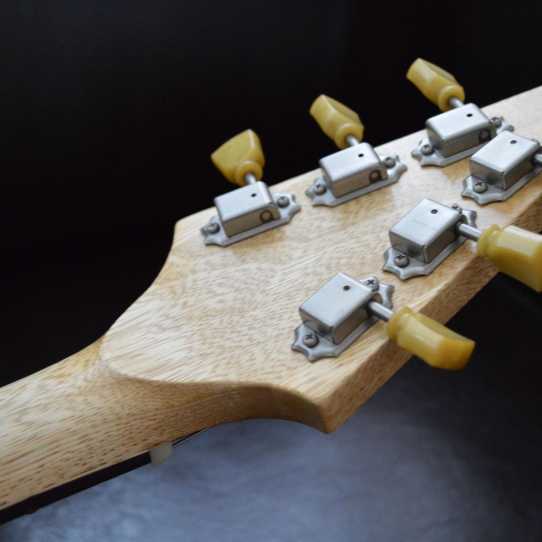 Gitarre, Service, Zubehör, Servicewerkstatt, Werkstatt, Sonderanfertigung, Sonderangebote, Saiten, Gitarrensaiten, Korpus, Steg, Arbeit, Kreativität, kreativ, Musik, Musikzubehör, Hals, Halsbrüche, Neudundierung, Bünde, Pick Ups, Mechanikn, Teillackierung, Lackierung, Griffbrett, Holzarbeiten, Label, Guitar, Flensburg, Mansfeld, Center, Guitar-Center