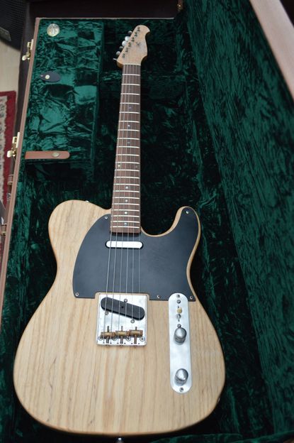 Gitarre, Service, Zubehör, Servicewerkstatt, Werkstatt, Sonderanfertigung, Sonderangebote, Saiten, Gitarrensaiten, Korpus, Steg, Arbeit, Kreativität, kreativ, Musik, Musikzubehör, Hals, Halsbrüche, Neudundierung, Bünde, Pick Ups, Mechanikn, Teillackierung, Lackierung, Griffbrett, Holzarbeiten, Label, Guitar, Flensburg, Mansfeld, Center, Guitar-Center
