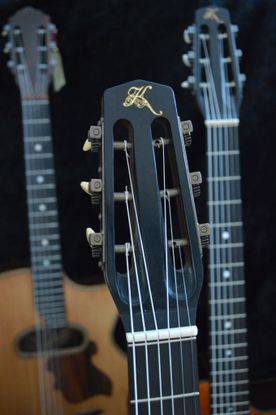 Gitarre, Service, Zubehör, Servicewerkstatt, Werkstatt, Sonderanfertigung, Sonderangebote, Saiten, Gitarrensaiten, Korpus, Steg, Arbeit, Kreativität, kreativ, Musik, Musikzubehör, Hals, Halsbrüche, Neudundierung, Bünde, Pick Ups, Mechanikn, Teillackierung, Lackierung, Griffbrett, Holzarbeiten, Label, Guitar, Flensburg, Mansfeld, Center, Guitar-Center