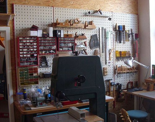 Gitarre, Service, Zubehör, Servicewerkstatt, Werkstatt, Sonderanfertigung, Sonderangebote, Saiten, Gitarrensaiten, Korpus, Steg, Arbeit, Kreativität, kreativ, Musik, Musikzubehör, Hals, Halsbrüche, Neudundierung, Bünde, Pick Ups, Mechanikn, Teillackierung, Lackierung, Griffbrett, Holzarbeiten, Label, Guitar, Flensburg, Mansfeld, Center, Guitar-Center