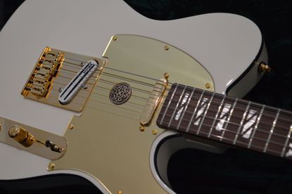 Gitarre, Service, Zubehör, Servicewerkstatt, Werkstatt, Sonderanfertigung, Sonderangebote, Saiten, Gitarrensaiten, Korpus, Steg, Arbeit, Kreativität, kreativ, Musik, Musikzubehör, Hals, Halsbrüche, Neudundierung, Bünde, Pick Ups, Mechanikn, Teillackierung, Lackierung, Griffbrett, Holzarbeiten, Label, Guitar, Flensburg, Mansfeld, Center, Guitar-Center