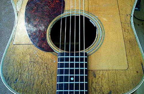 Gitarre, Service, Zubehör, Servicewerkstatt, Werkstatt, Sonderanfertigung, Sonderangebote, Saiten, Gitarrensaiten, Korpus, Steg, Arbeit, Kreativität, kreativ, Musik, Musikzubehör, Hals, Halsbrüche, Neudundierung, Bünde, Pick Ups, Mechanikn, Teillackierung, Lackierung, Griffbrett, Holzarbeiten, Label, Guitar, Flensburg, Mansfeld, Center, Guitar-Center
