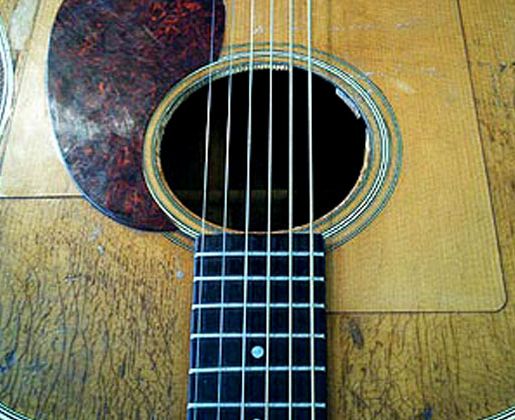 Gitarre, Service, Zubehör, Servicewerkstatt, Werkstatt, Sonderanfertigung, Sonderangebote, Saiten, Gitarrensaiten, Korpus, Steg, Arbeit, Kreativität, kreativ, Musik, Musikzubehör, Hals, Halsbrüche, Neudundierung, Bünde, Pick Ups, Mechanikn, Teillackierung, Lackierung, Griffbrett, Holzarbeiten, Label, Guitar, Flensburg, Mansfeld, Center, Guitar-Center