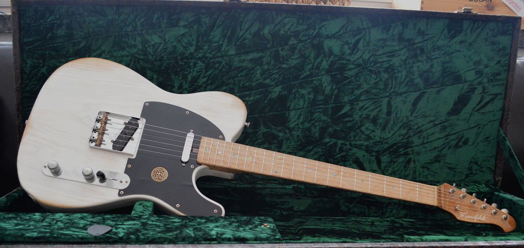 Gitarre, Service, Zubehör, Servicewerkstatt, Werkstatt, Sonderanfertigung, Sonderangebote, Saiten, Gitarrensaiten, Korpus, Steg, Arbeit, Kreativität, kreativ, Musik, Musikzubehör, Hals, Halsbrüche, Neudundierung, Bünde, Pick Ups, Mechanikn, Teillackierung, Lackierung, Griffbrett, Holzarbeiten, Label, Guitar, Flensburg, Mansfeld, Center, Guitar-Center
