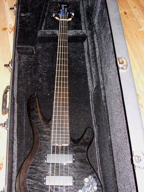 Gitarre, Service, Zubehör, Servicewerkstatt, Werkstatt, Sonderanfertigung, Sonderangebote, Saiten, Gitarrensaiten, Korpus, Steg, Arbeit, Kreativität, kreativ, Musik, Musikzubehör, Hals, Halsbrüche, Neudundierung, Bünde, Pick Ups, Mechanikn, Teillackierung, Lackierung, Griffbrett, Holzarbeiten, Label, Guitar, Flensburg, Mansfeld, Center, Guitar-Center