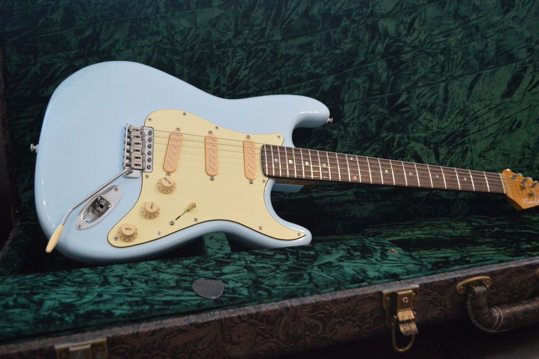 Gitarre, Service, Zubehör, Servicewerkstatt, Werkstatt, Sonderanfertigung, Sonderangebote, Saiten, Gitarrensaiten, Korpus, Steg, Arbeit, Kreativität, kreativ, Musik, Musikzubehör, Hals, Halsbrüche, Neudundierung, Bünde, Pick Ups, Mechanikn, Teillackierung, Lackierung, Griffbrett, Holzarbeiten, Label, Guitar, Flensburg, Mansfeld, Center, Guitar-Center