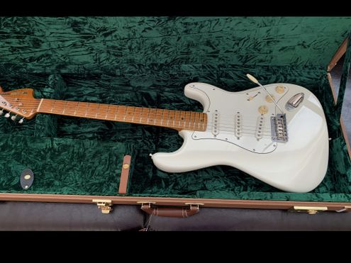 Gitarre, Service, Zubehör, Servicewerkstatt, Werkstatt, Sonderanfertigung, Sonderangebote, Saiten, Gitarrensaiten, Korpus, Steg, Arbeit, Kreativität, kreativ, Musik, Musikzubehör, Hals, Halsbrüche, Neudundierung, Bünde, Pick Ups, Mechanikn, Teillackierung, Lackierung, Griffbrett, Holzarbeiten, Label, Guitar, Flensburg, Mansfeld, Center, Guitar-Center
