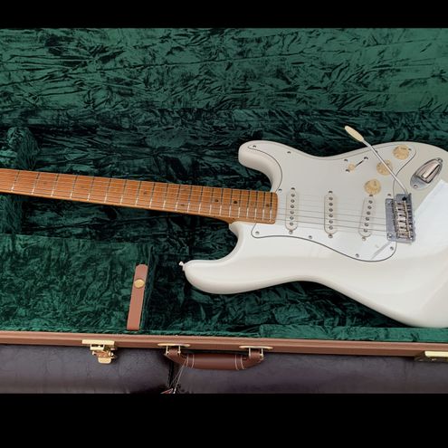 Gitarre, Service, Zubehör, Servicewerkstatt, Werkstatt, Sonderanfertigung, Sonderangebote, Saiten, Gitarrensaiten, Korpus, Steg, Arbeit, Kreativität, kreativ, Musik, Musikzubehör, Hals, Halsbrüche, Neudundierung, Bünde, Pick Ups, Mechanikn, Teillackierung, Lackierung, Griffbrett, Holzarbeiten, Label, Guitar, Flensburg, Mansfeld, Center, Guitar-Center