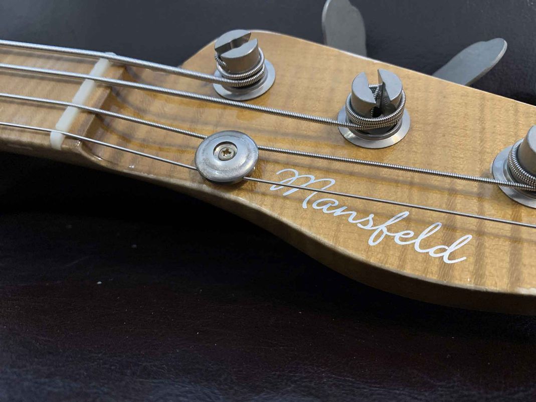 Gitarre, Service, Zubehör, Servicewerkstatt, Werkstatt, Sonderanfertigung, Sonderangebote, Saiten, Gitarrensaiten, Korpus, Steg, Arbeit, Kreativität, kreativ, Musik, Musikzubehör, Hals, Halsbrüche, Neudundierung, Bünde, Pick Ups, Mechanikn, Teillackierung, Lackierung, Griffbrett, Holzarbeiten, Label, Guitar, Flensburg, Mansfeld, Center, Guitar-Center