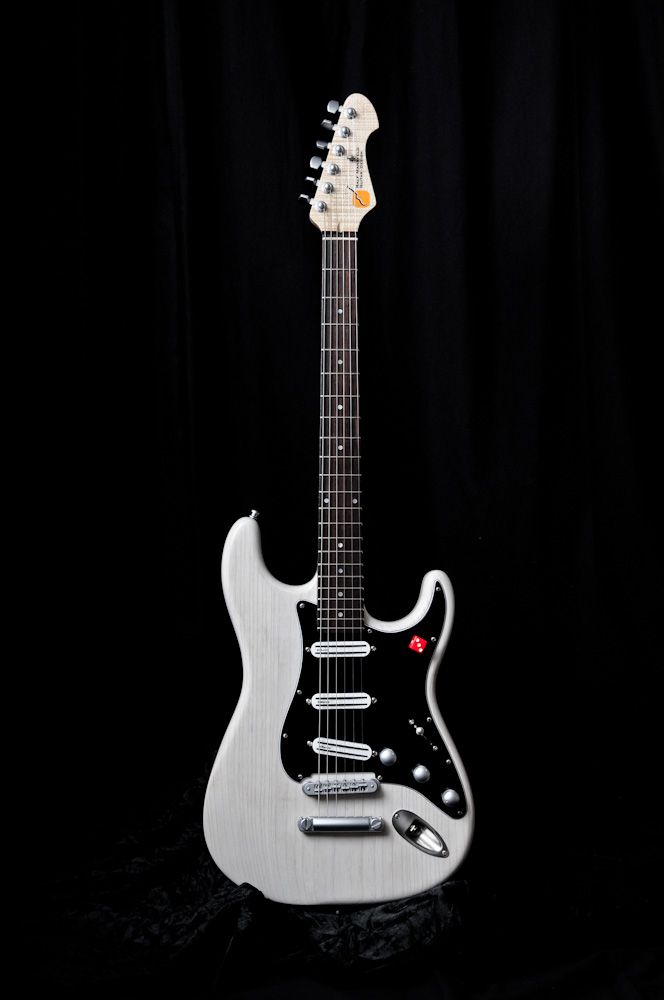 Gitarre, Service, Zubehör, Servicewerkstatt, Werkstatt, Sonderanfertigung, Sonderangebote, Saiten, Gitarrensaiten, Korpus, Steg, Arbeit, Kreativität, kreativ, Musik, Musikzubehör, Hals, Halsbrüche, Neudundierung, Bünde, Pick Ups, Mechanikn, Teillackierung, Lackierung, Griffbrett, Holzarbeiten, Label, Guitar, Flensburg, Mansfeld, Center, Guitar-Center