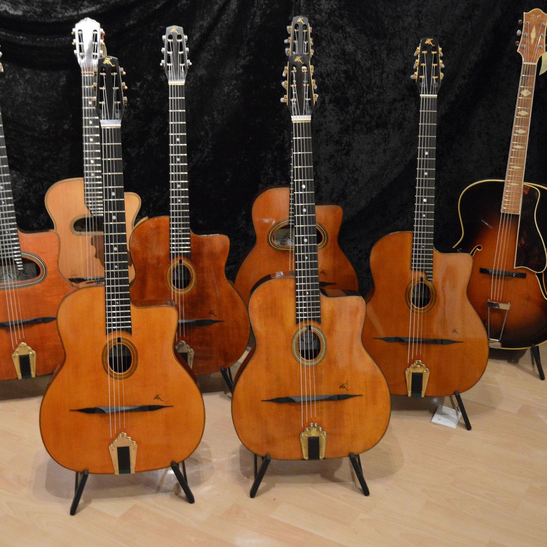 Gitarre, Service, Zubehör, Servicewerkstatt, Werkstatt, Sonderanfertigung, Sonderangebote, Saiten, Gitarrensaiten, Korpus, Steg, Arbeit, Kreativität, kreativ, Musik, Musikzubehör, Hals, Halsbrüche, Neudundierung, Bünde, Pick Ups, Mechanikn, Teillackierung, Lackierung, Griffbrett, Holzarbeiten, Label, Guitar, Flensburg, Mansfeld, Center, Guitar-Center