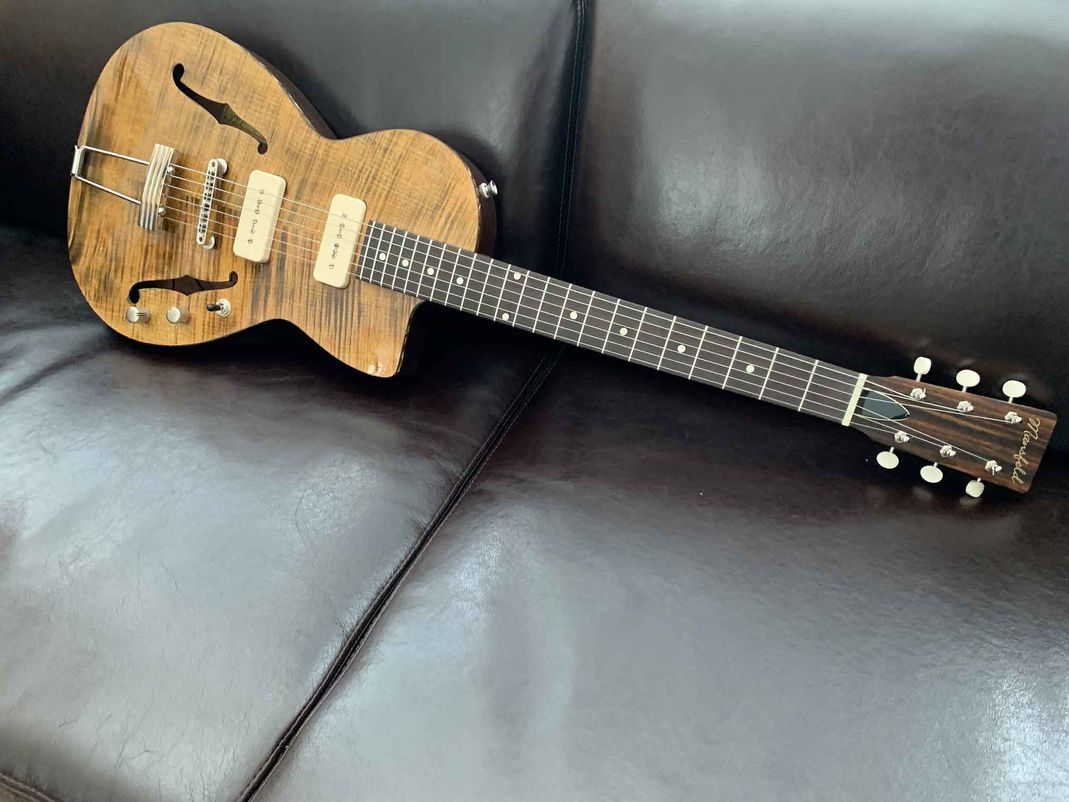 Gitarre, Service, Zubehör, Servicewerkstatt, Werkstatt, Sonderanfertigung, Sonderangebote, Saiten, Gitarrensaiten, Korpus, Steg, Arbeit, Kreativität, kreativ, Musik, Musikzubehör, Hals, Halsbrüche, Neudundierung, Bünde, Pick Ups, Mechanikn, Teillackierung, Lackierung, Griffbrett, Holzarbeiten, Label, Guitar, Flensburg, Mansfeld, Center, Guitar-Center