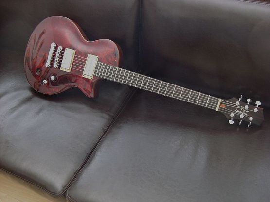Gitarre, Service, Zubehör, Servicewerkstatt, Werkstatt, Sonderanfertigung, Sonderangebote, Saiten, Gitarrensaiten, Korpus, Steg, Arbeit, Kreativität, kreativ, Musik, Musikzubehör, Hals, Halsbrüche, Neudundierung, Bünde, Pick Ups, Mechanikn, Teillackierung, Lackierung, Griffbrett, Holzarbeiten, Label, Guitar, Flensburg, Mansfeld, Center, Guitar-Center