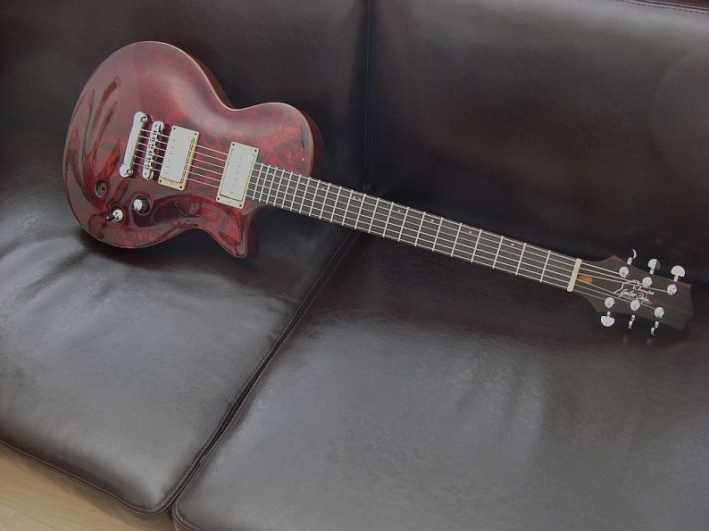 Gitarre, Service, Zubehör, Servicewerkstatt, Werkstatt, Sonderanfertigung, Sonderangebote, Saiten, Gitarrensaiten, Korpus, Steg, Arbeit, Kreativität, kreativ, Musik, Musikzubehör, Hals, Halsbrüche, Neudundierung, Bünde, Pick Ups, Mechanikn, Teillackierung, Lackierung, Griffbrett, Holzarbeiten, Label, Guitar, Flensburg, Mansfeld, Center, Guitar-Center