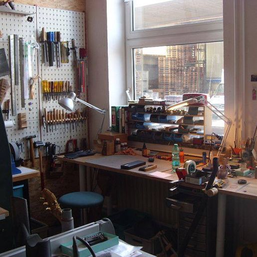 Gitarre, Service, Zubehör, Servicewerkstatt, Werkstatt, Sonderanfertigung, Sonderangebote, Saiten, Gitarrensaiten, Korpus, Steg, Arbeit, Kreativität, kreativ, Musik, Musikzubehör, Hals, Halsbrüche, Neudundierung, Bünde, Pick Ups, Mechanikn, Teillackierung, Lackierung, Griffbrett, Holzarbeiten, Label, Guitar, Flensburg, Mansfeld, Center, Guitar-Center