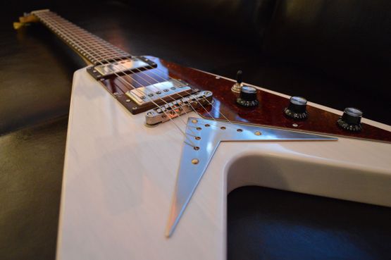 Gitarre, Service, Zubehör, Servicewerkstatt, Werkstatt, Sonderanfertigung, Sonderangebote, Saiten, Gitarrensaiten, Korpus, Steg, Arbeit, Kreativität, kreativ, Musik, Musikzubehör, Hals, Halsbrüche, Neudundierung, Bünde, Pick Ups, Mechanikn, Teillackierung, Lackierung, Griffbrett, Holzarbeiten, Label, Guitar, Flensburg, Mansfeld, Center, Guitar-Center