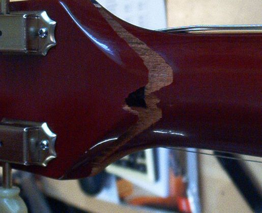 Gitarre, Service, Zubehör, Servicewerkstatt, Werkstatt, Sonderanfertigung, Sonderangebote, Saiten, Gitarrensaiten, Korpus, Steg, Arbeit, Kreativität, kreativ, Musik, Musikzubehör, Hals, Halsbrüche, Neudundierung, Bünde, Pick Ups, Mechanikn, Teillackierung, Lackierung, Griffbrett, Holzarbeiten, Label, Guitar, Flensburg, Mansfeld, Center, Guitar-Center