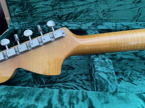 Gitarre, Service, Zubehör, Servicewerkstatt, Werkstatt, Sonderanfertigung, Sonderangebote, Saiten, Gitarrensaiten, Korpus, Steg, Arbeit, Kreativität, kreativ, Musik, Musikzubehör, Hals, Halsbrüche, Neudundierung, Bünde, Pick Ups, Mechanikn, Teillackierung, Lackierung, Griffbrett, Holzarbeiten, Label, Guitar, Flensburg, Mansfeld, Center, Guitar-Center