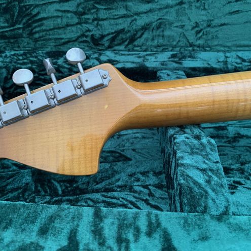 Gitarre, Service, Zubehör, Servicewerkstatt, Werkstatt, Sonderanfertigung, Sonderangebote, Saiten, Gitarrensaiten, Korpus, Steg, Arbeit, Kreativität, kreativ, Musik, Musikzubehör, Hals, Halsbrüche, Neudundierung, Bünde, Pick Ups, Mechanikn, Teillackierung, Lackierung, Griffbrett, Holzarbeiten, Label, Guitar, Flensburg, Mansfeld, Center, Guitar-Center