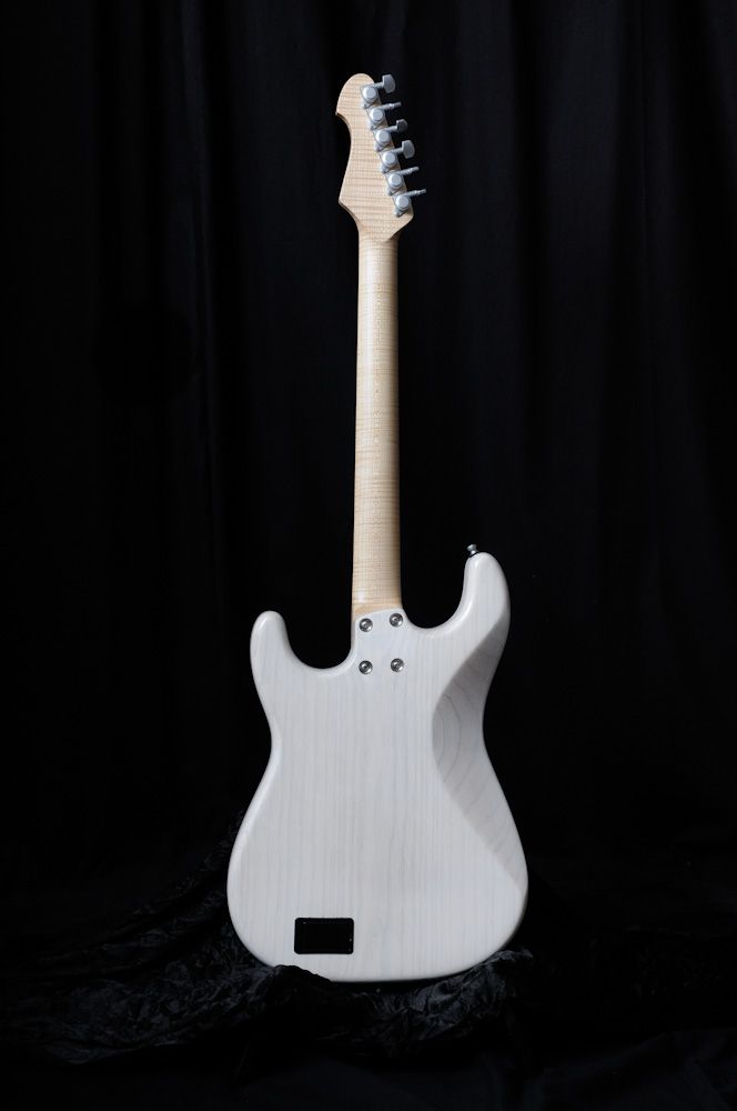Gitarre, Service, Zubehör, Servicewerkstatt, Werkstatt, Sonderanfertigung, Sonderangebote, Saiten, Gitarrensaiten, Korpus, Steg, Arbeit, Kreativität, kreativ, Musik, Musikzubehör, Hals, Halsbrüche, Neudundierung, Bünde, Pick Ups, Mechanikn, Teillackierung, Lackierung, Griffbrett, Holzarbeiten, Label, Guitar, Flensburg, Mansfeld, Center, Guitar-Center