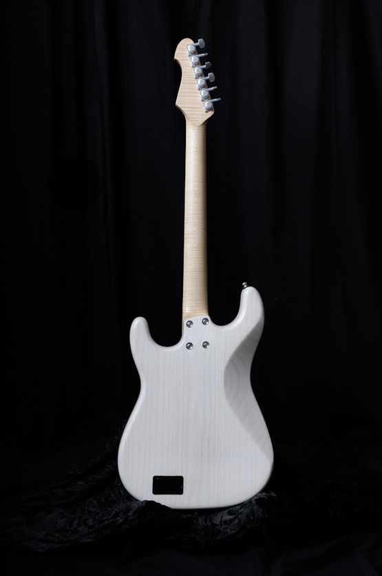 Gitarre, Service, Zubehör, Servicewerkstatt, Werkstatt, Sonderanfertigung, Sonderangebote, Saiten, Gitarrensaiten, Korpus, Steg, Arbeit, Kreativität, kreativ, Musik, Musikzubehör, Hals, Halsbrüche, Neudundierung, Bünde, Pick Ups, Mechanikn, Teillackierung, Lackierung, Griffbrett, Holzarbeiten, Label, Guitar, Flensburg, Mansfeld, Center, Guitar-Center