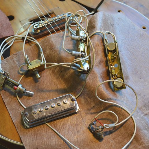 Gitarre, Service, Zubehör, Servicewerkstatt, Werkstatt, Sonderanfertigung, Sonderangebote, Saiten, Gitarrensaiten, Korpus, Steg, Arbeit, Kreativität, kreativ, Musik, Musikzubehör, Hals, Halsbrüche, Neudundierung, Bünde, Pick Ups, Mechanikn, Teillackierung, Lackierung, Griffbrett, Holzarbeiten, Label, Guitar, Flensburg, Mansfeld, Center, Guitar-Center