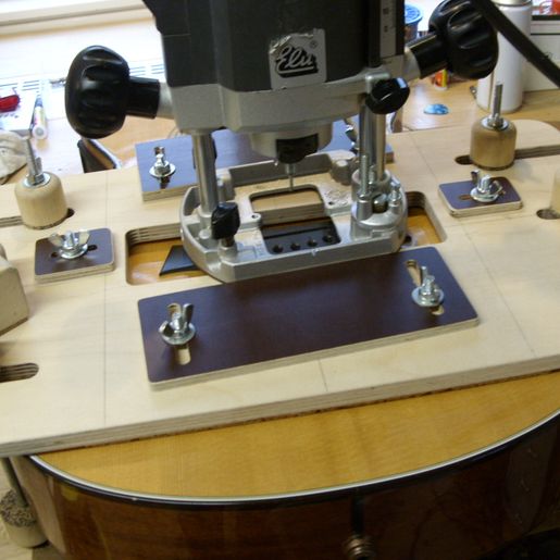 Gitarre, Service, Zubehör, Servicewerkstatt, Werkstatt, Sonderanfertigung, Sonderangebote, Saiten, Gitarrensaiten, Korpus, Steg, Arbeit, Kreativität, kreativ, Musik, Musikzubehör, Hals, Halsbrüche, Neudundierung, Bünde, Pick Ups, Mechanikn, Teillackierung, Lackierung, Griffbrett, Holzarbeiten, Label, Guitar, Flensburg, Mansfeld, Center, Guitar-Center